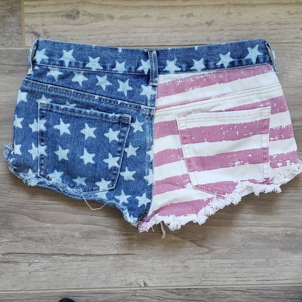 Bullhead | American Flag Patriotic Jean Cutoffs - Picture 2 of 8